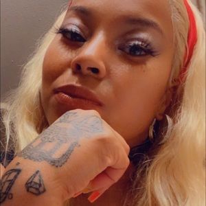 Meet your Posher, Frances